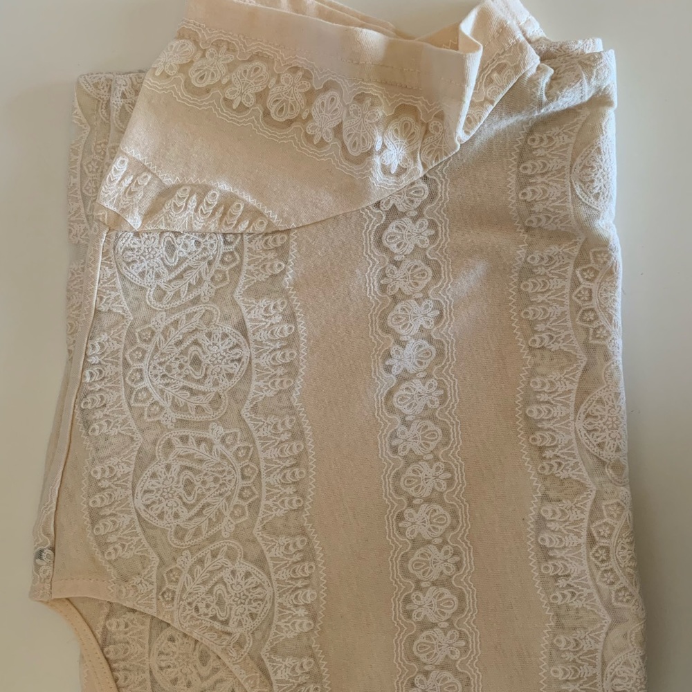 lace design crop top